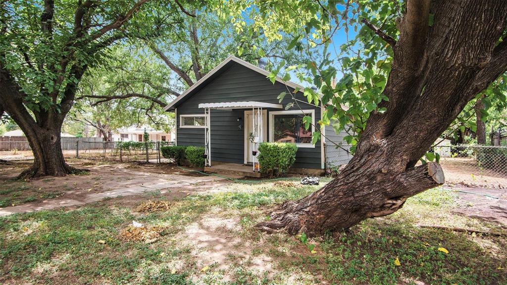 1111 Saint Edwards Street Property Photo 2