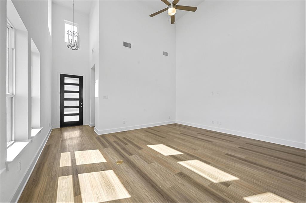2712 Holland Court Property Photo 9