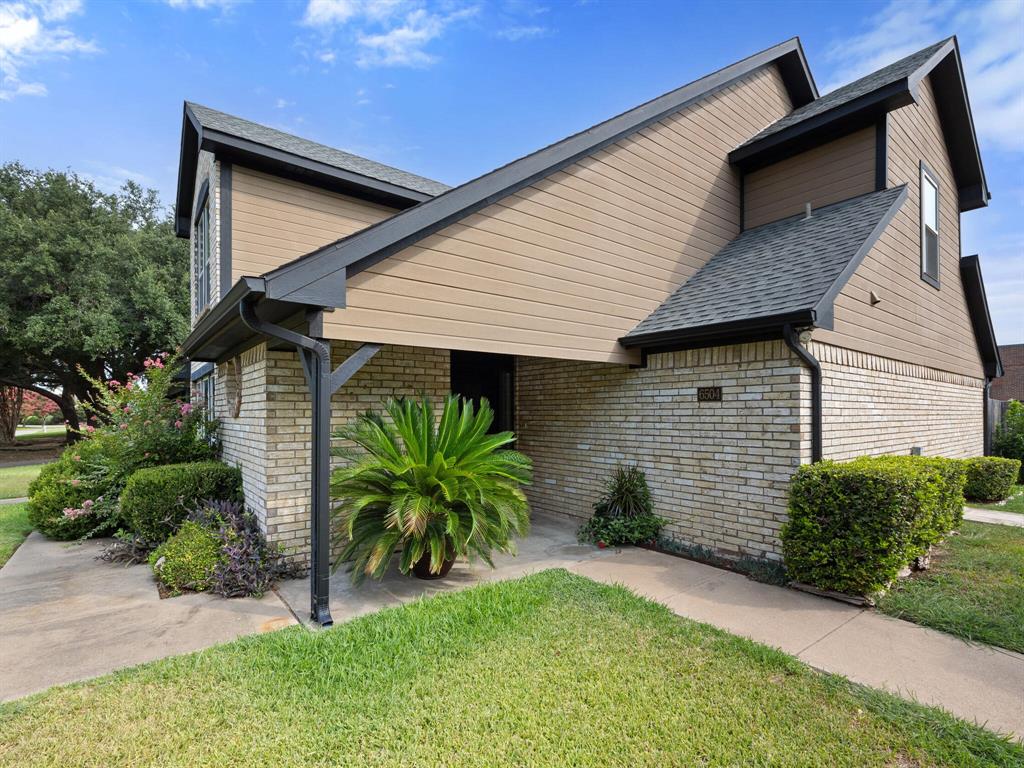 6504 Lago Vista Drive Property Photo 3
