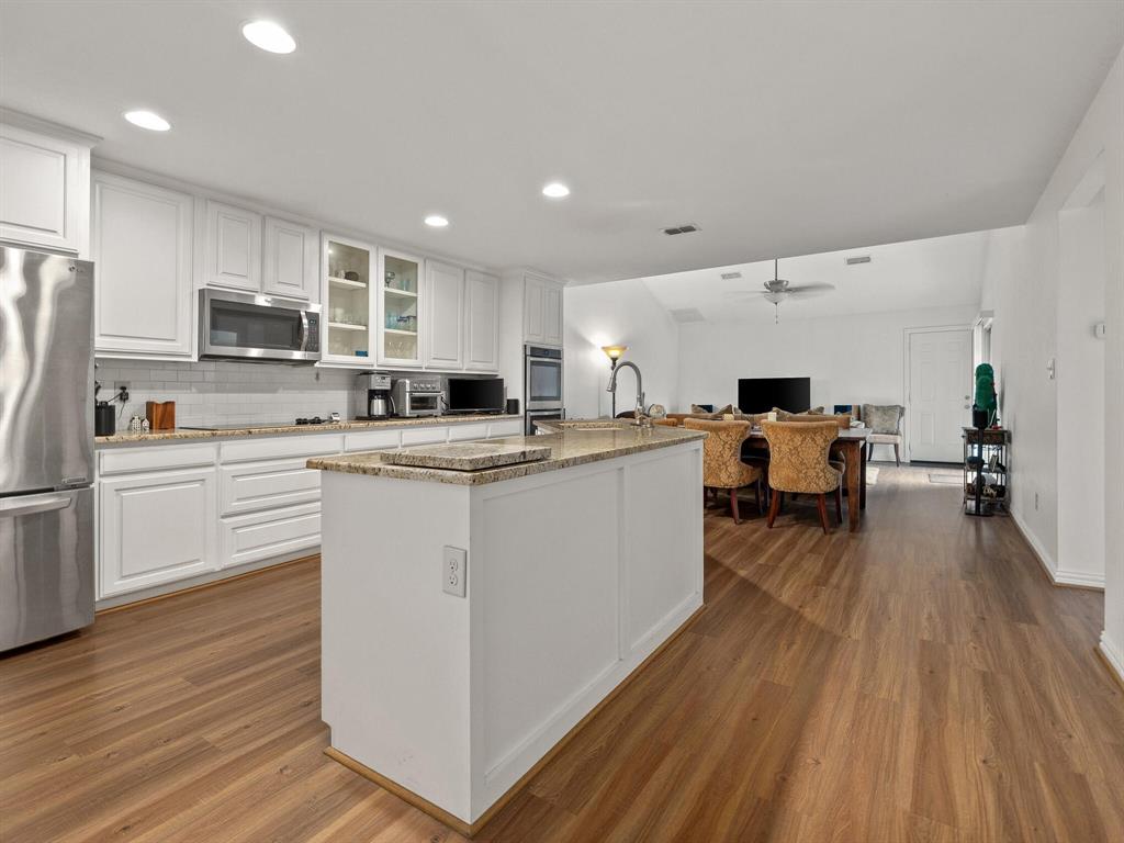6504 Lago Vista Drive Property Photo 4