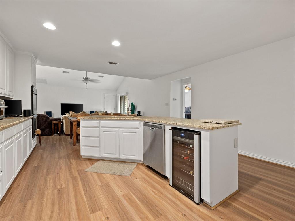 6504 Lago Vista Drive Property Photo 6