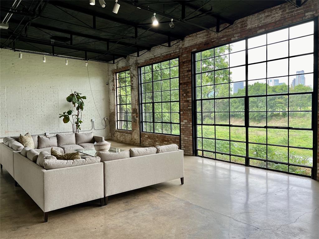 1212 Riverfront Boulevard Property Photo