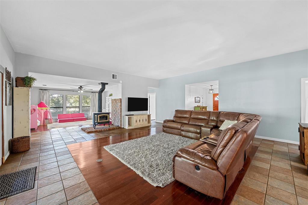 837 Hcr 2421 Property Photo 11
