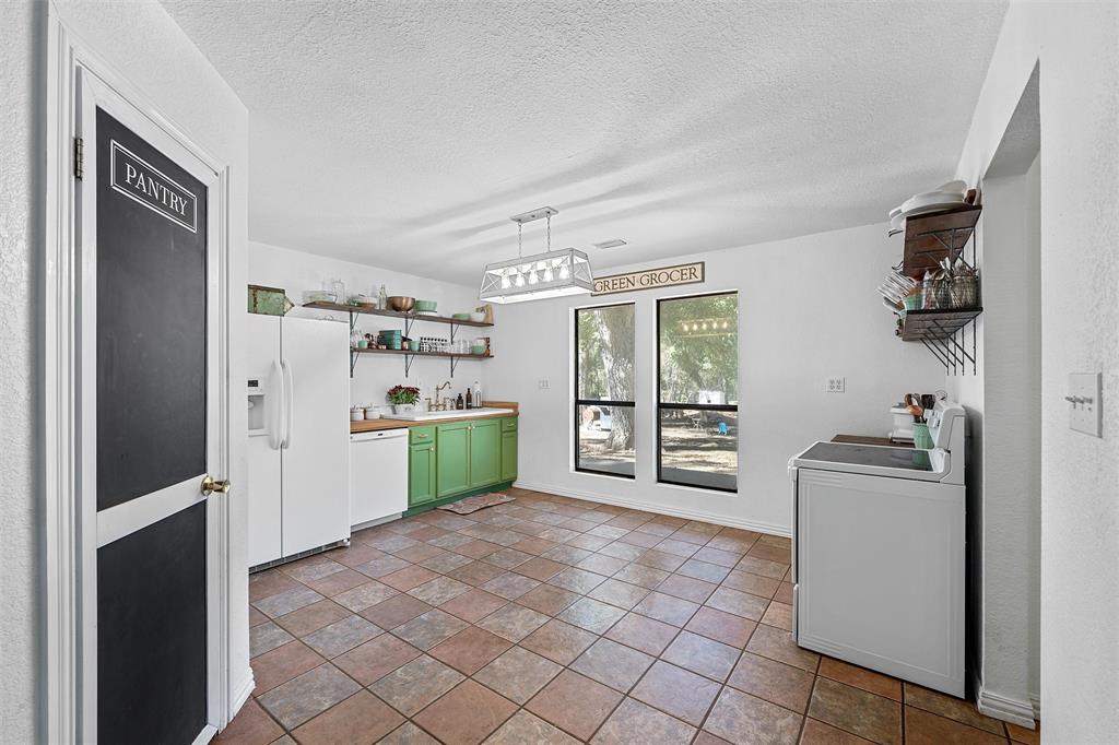 837 Hcr 2421 Property Photo 19