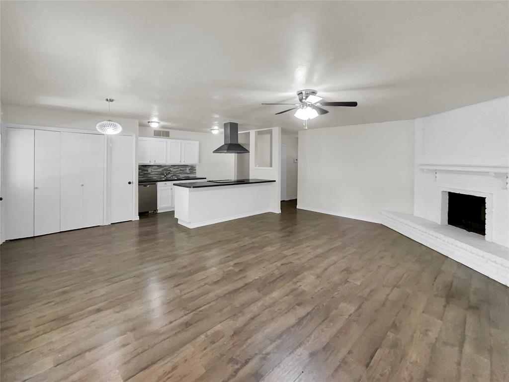 6102 Lakecrest Drive Property Photo 3