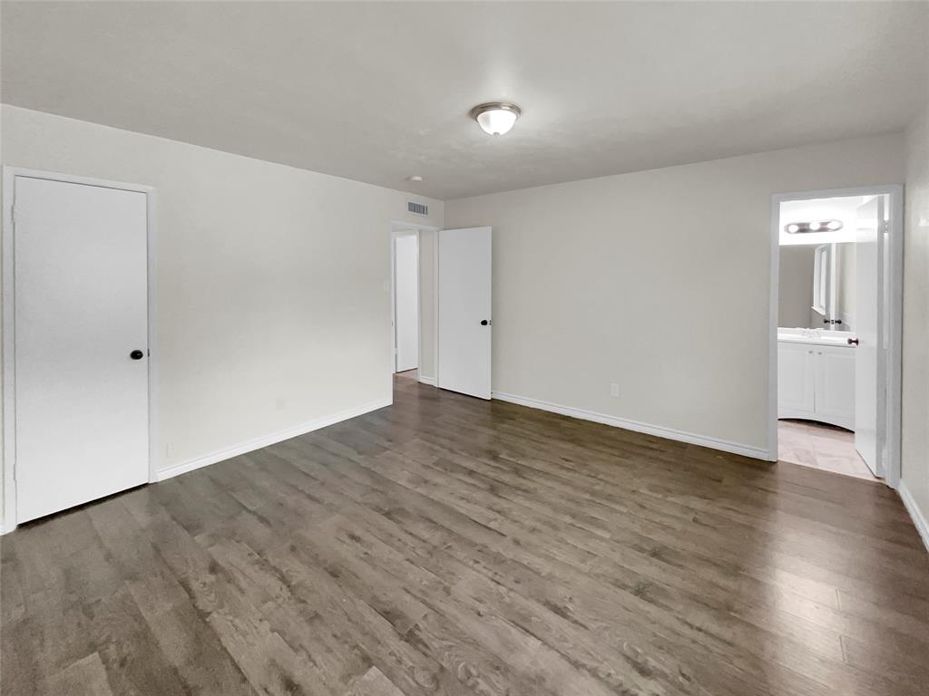 6102 Lakecrest Drive Property Photo 5