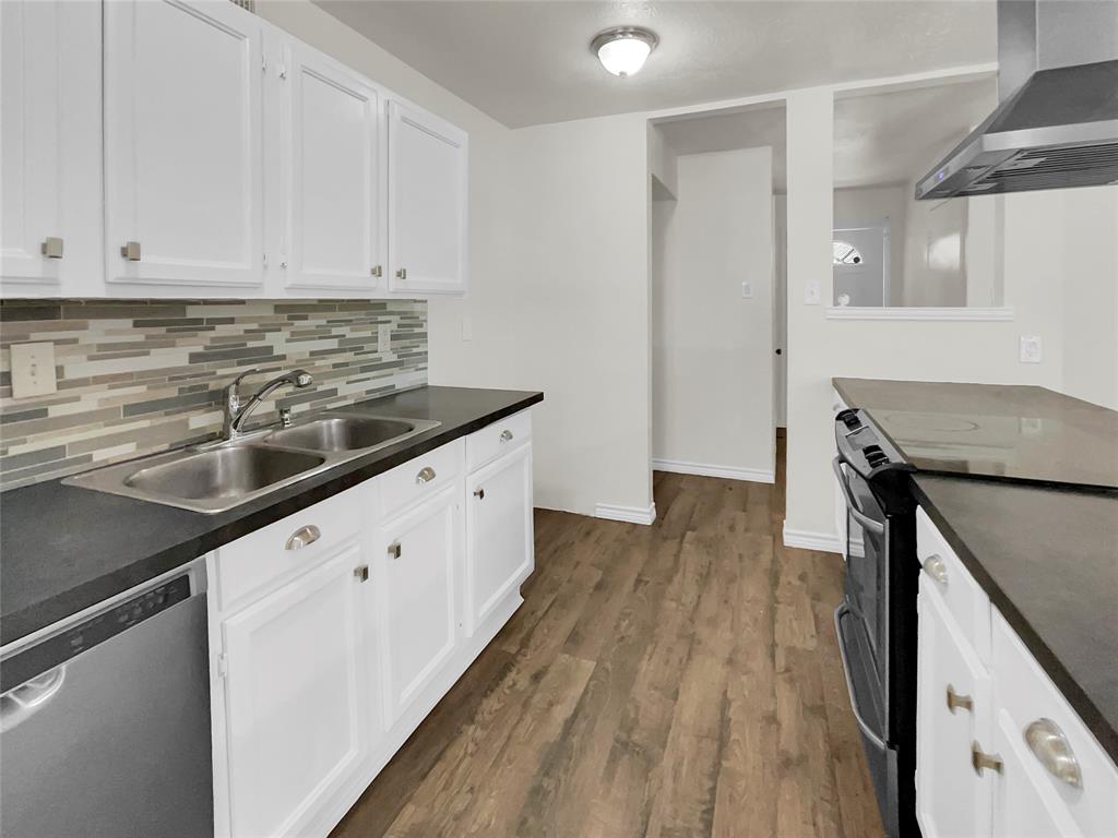 6102 Lakecrest Drive Property Photo 6