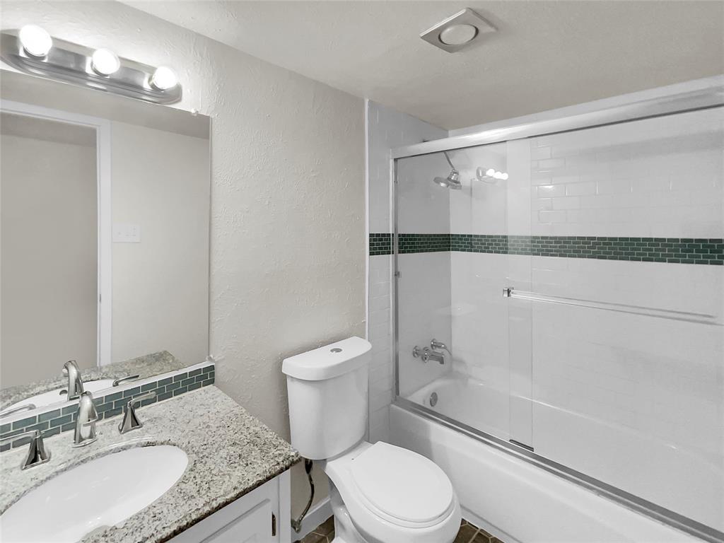6102 Lakecrest Drive Property Photo 7
