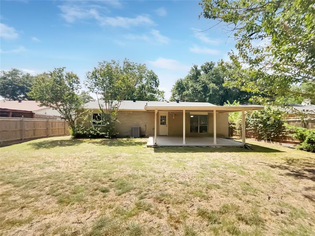 6102 Lakecrest Drive Property Photo 8