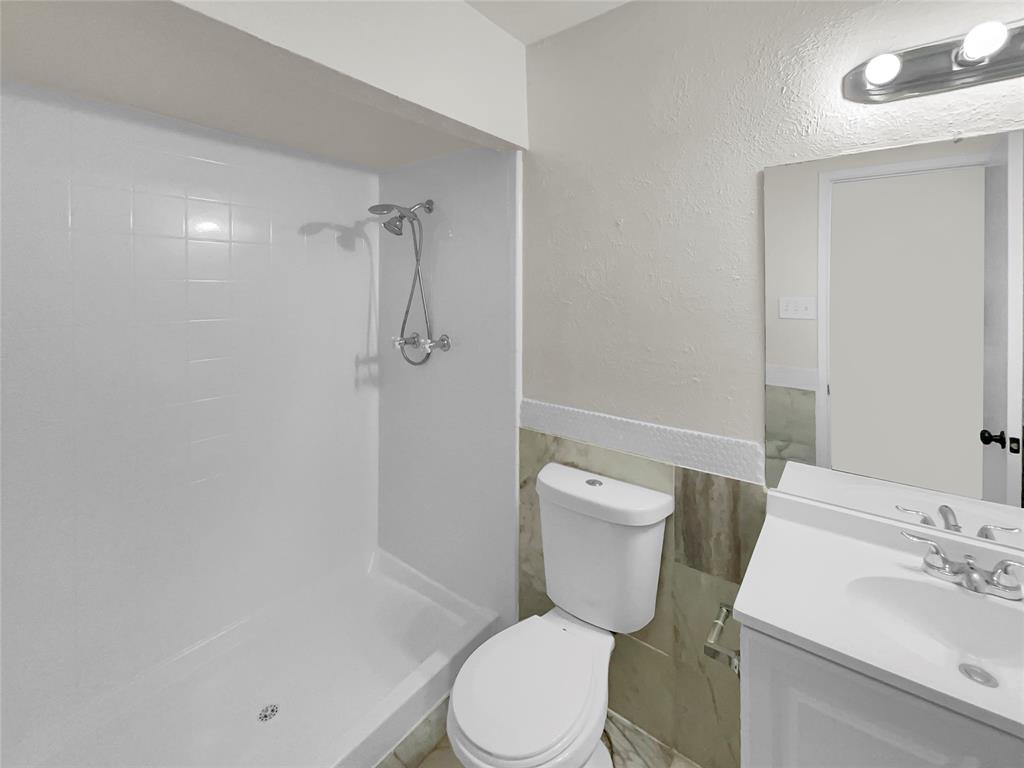 6102 Lakecrest Drive Property Photo 15