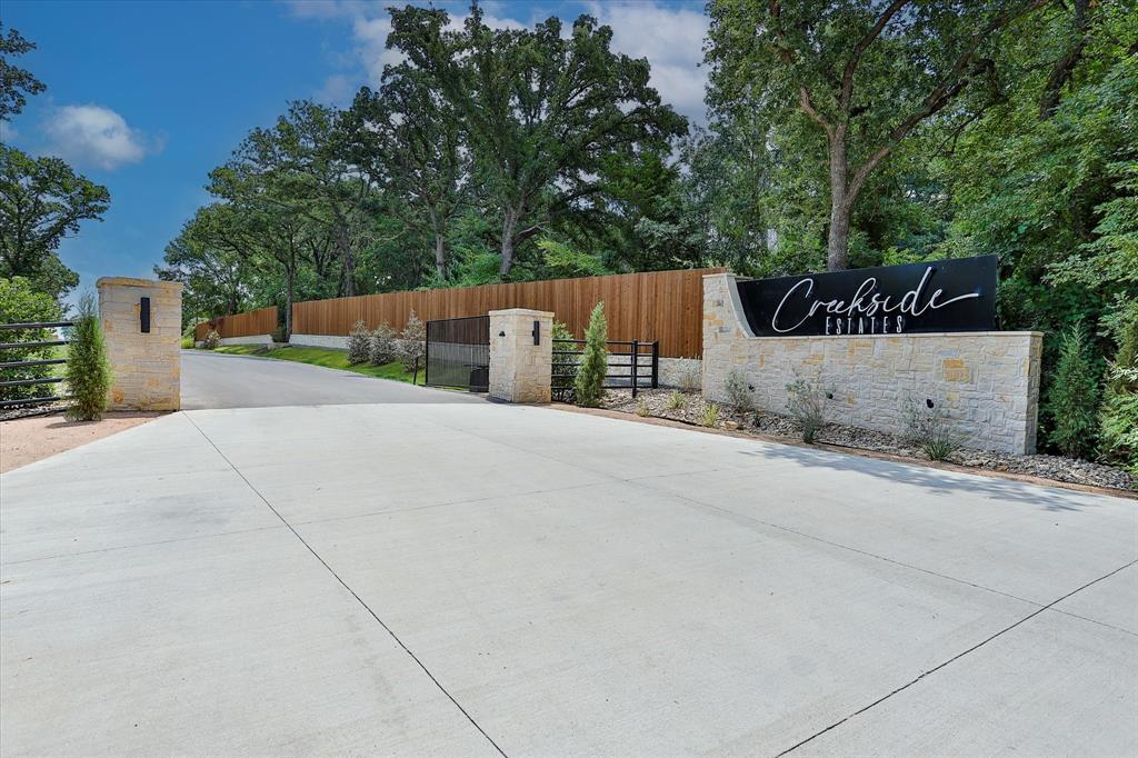 2001 Meadow Bend Court Property Photo 1