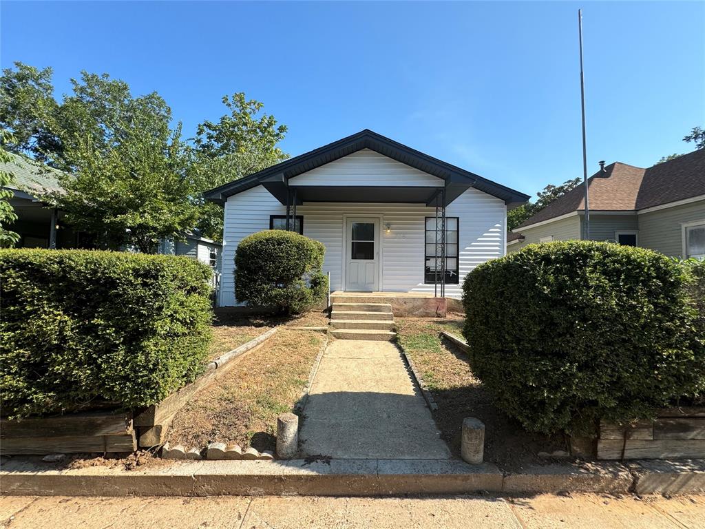 715 W Monterey Street Property Photo 1