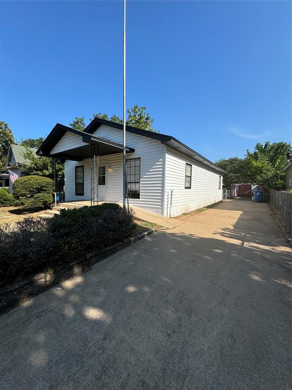 715 W Monterey Street Property Photo 2