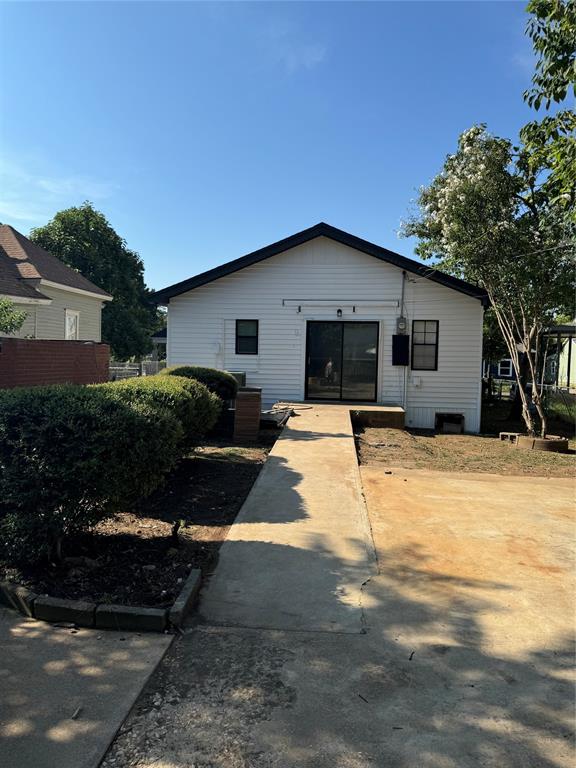 715 W Monterey Street Property Photo 4