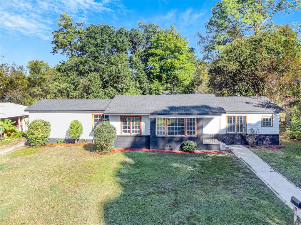 211 Leonard Drive Property Photo