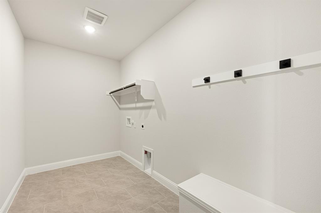 833 Yosemite Drive Property Photo 10