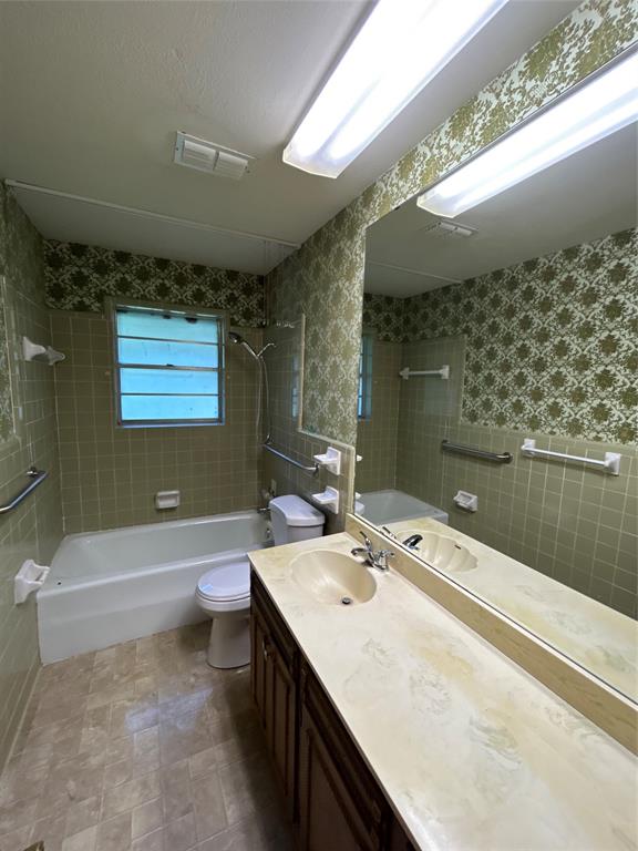 875 Daleen Road Property Photo 5