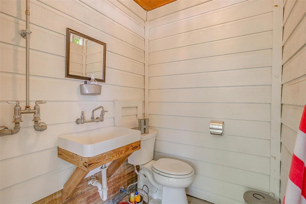 8716 County Road 1224a Property Photo 36