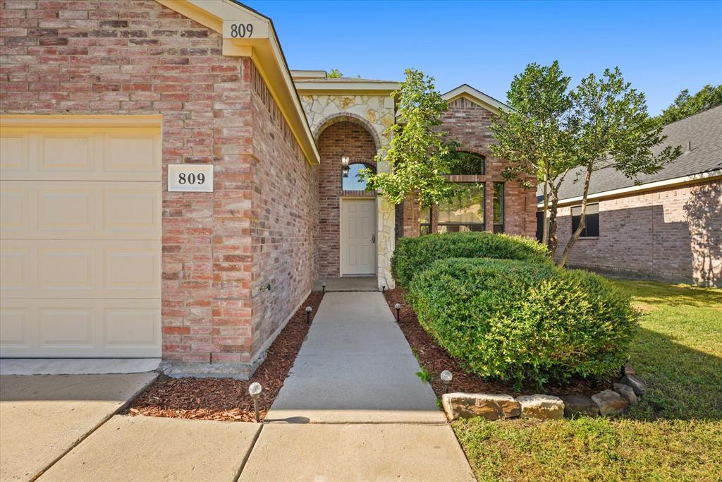 809 Westwood Court Property Photo 2