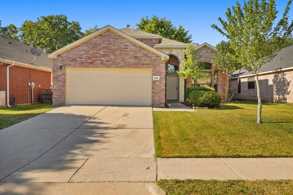 809 Westwood Court Property Photo 3