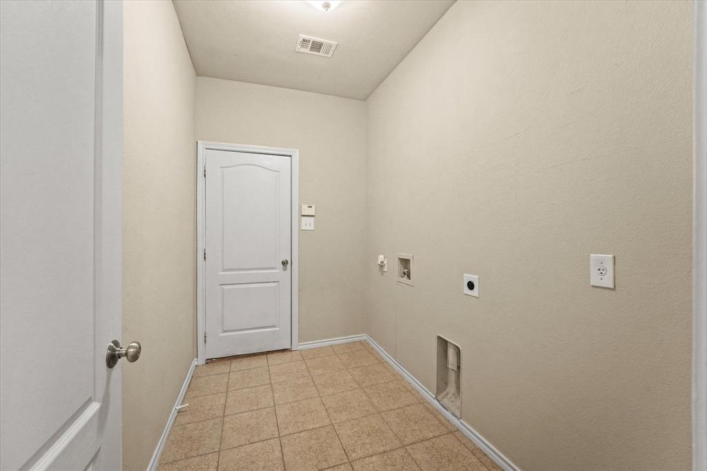 809 Westwood Court Property Photo 16