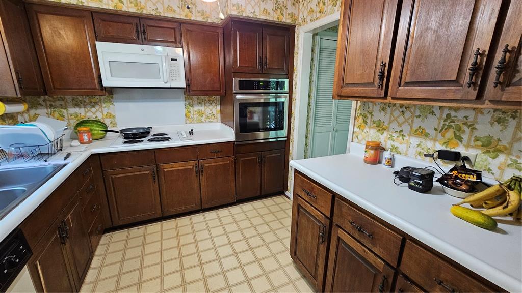 124 Oak Springs Boulevard Property Photo 8