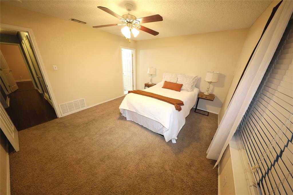 2204 Towne North Drive Property Photo 11