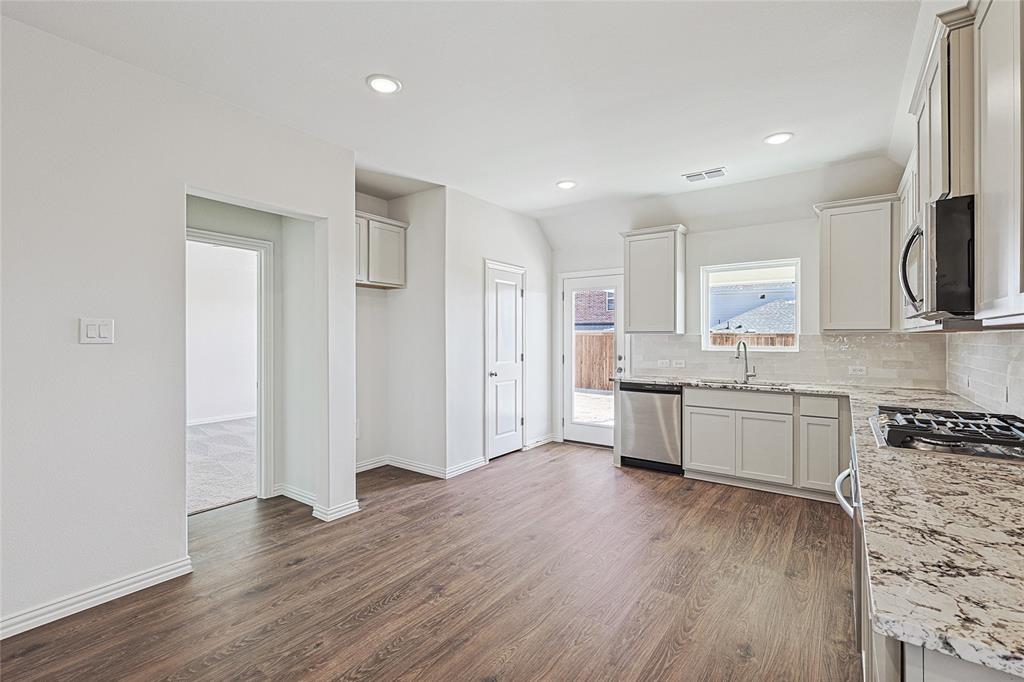 3907 Sky Drive Property Photo 5