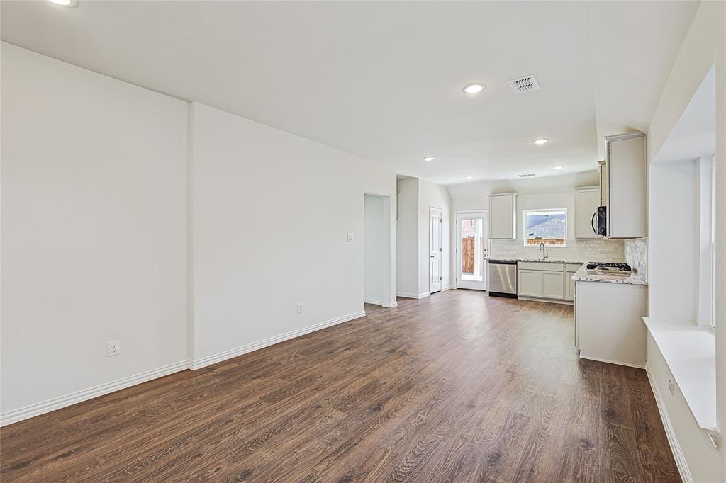 3907 Sky Drive Property Photo 6