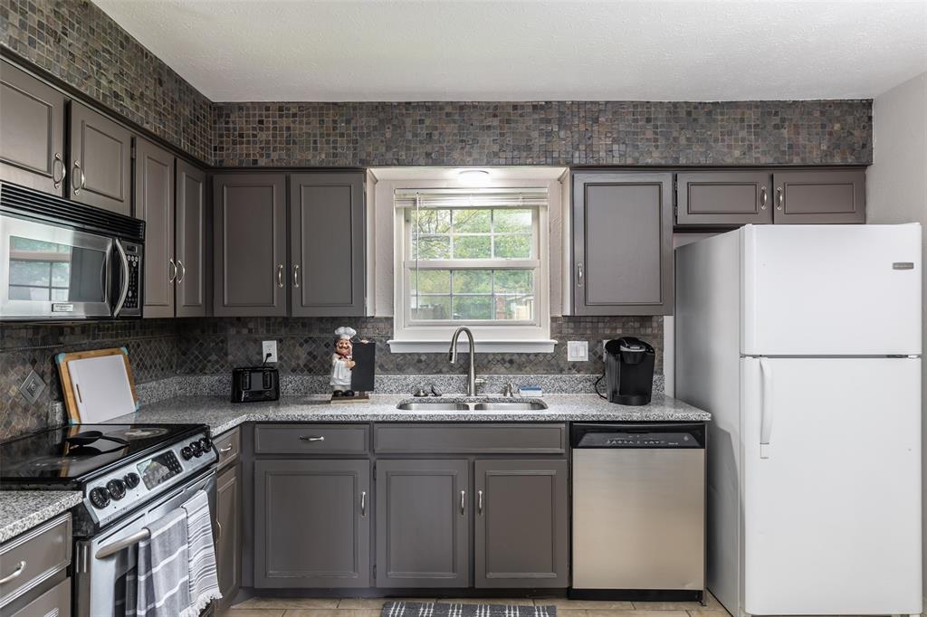 2025 Japonica Lane Property Photo 10