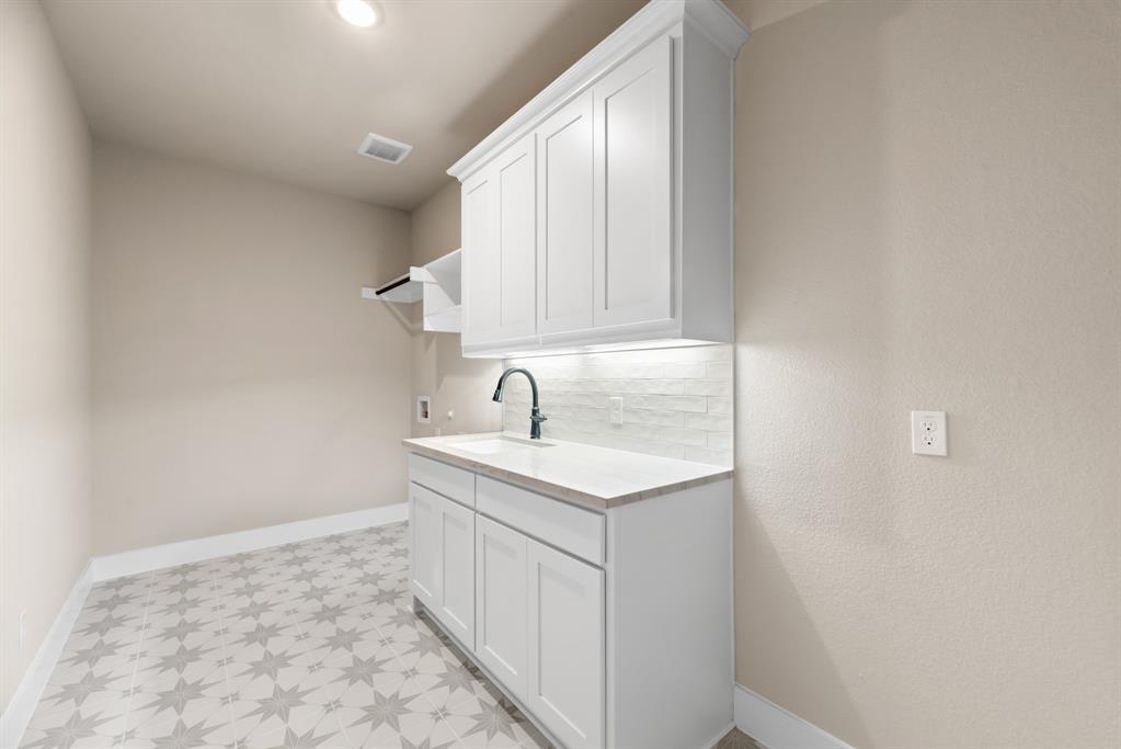 1080 Julian Drive Property Photo 27