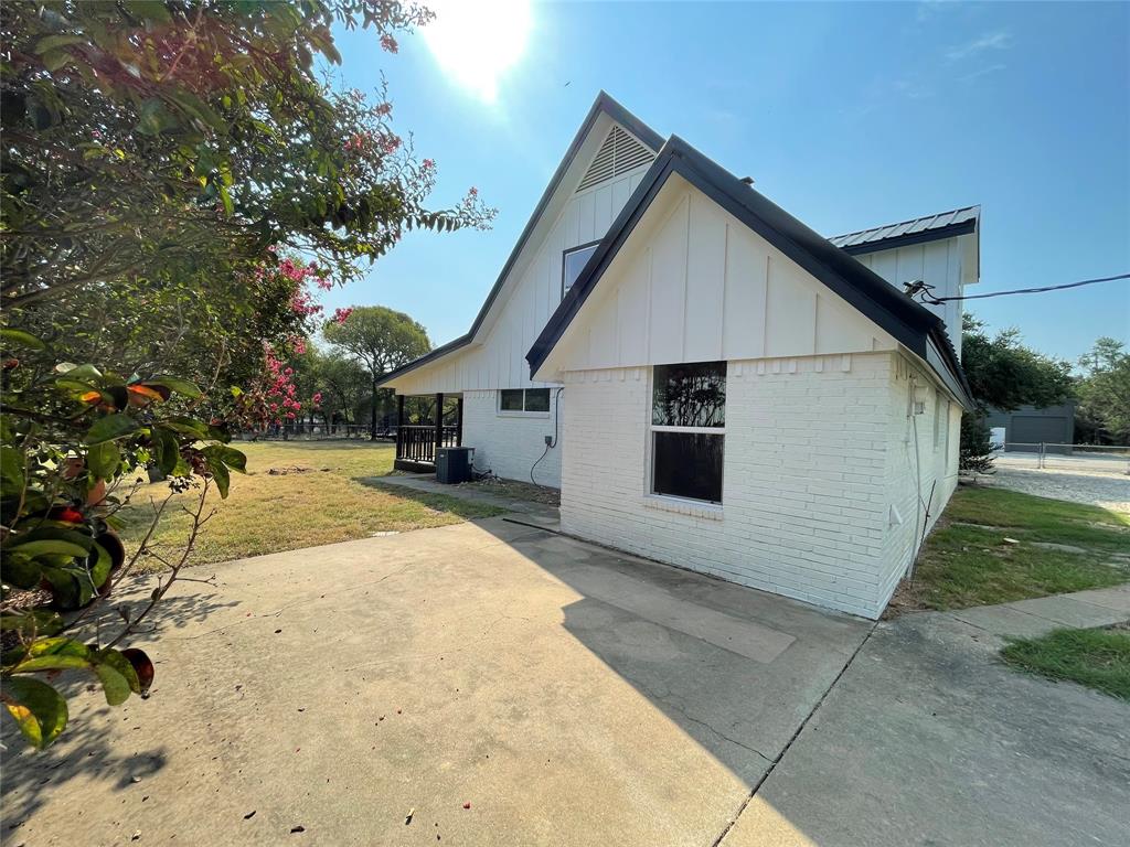 111 County Road 1526 Property Photo 6