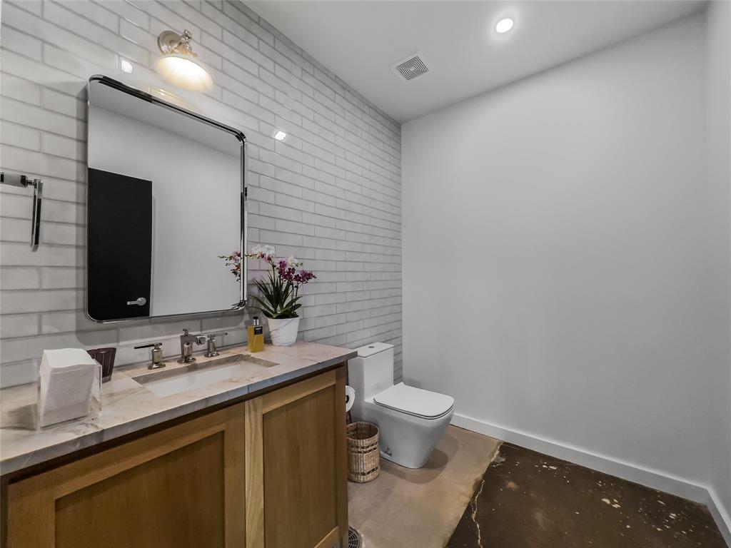 2330 Langford Street 100 Property Photo 14