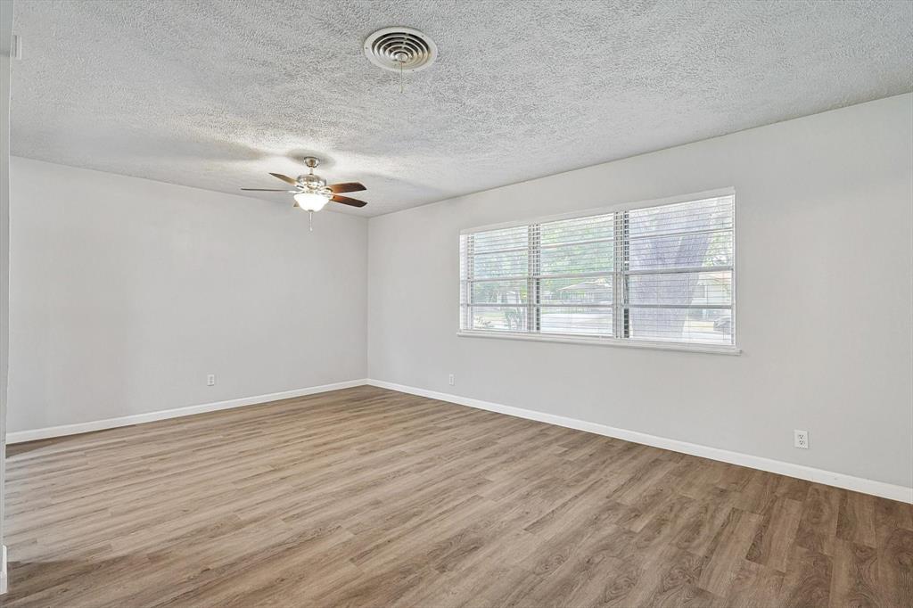 2120 Nottingham Boulevard Property Photo 8