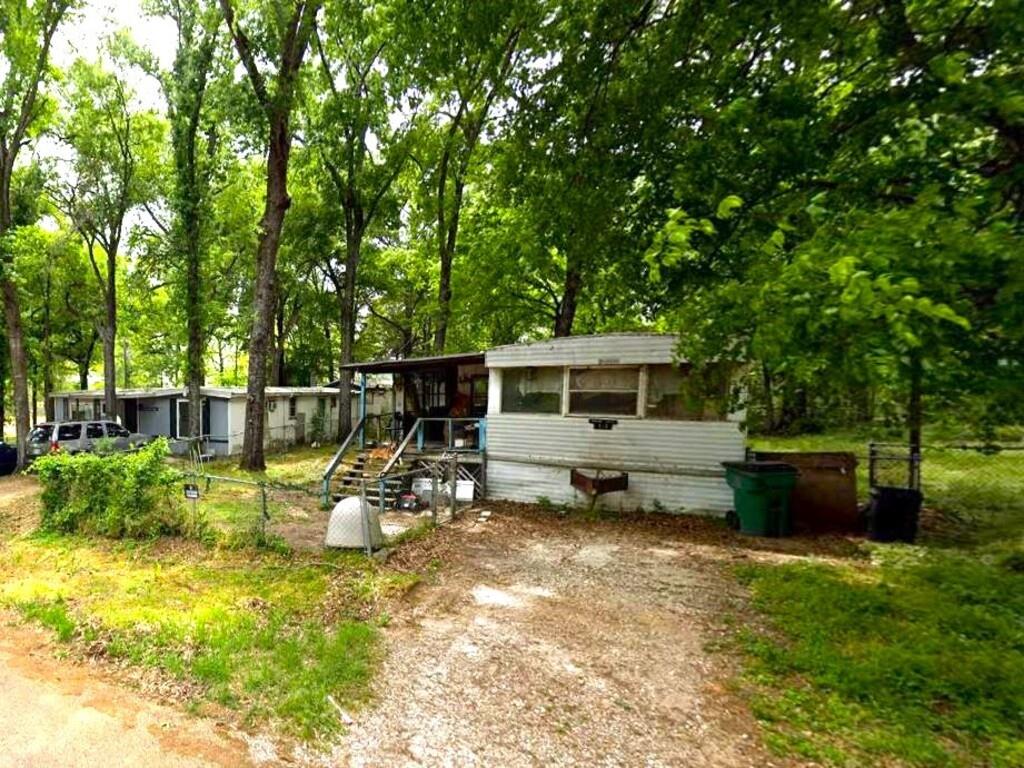 163 Seminole Loop Property Photo 3