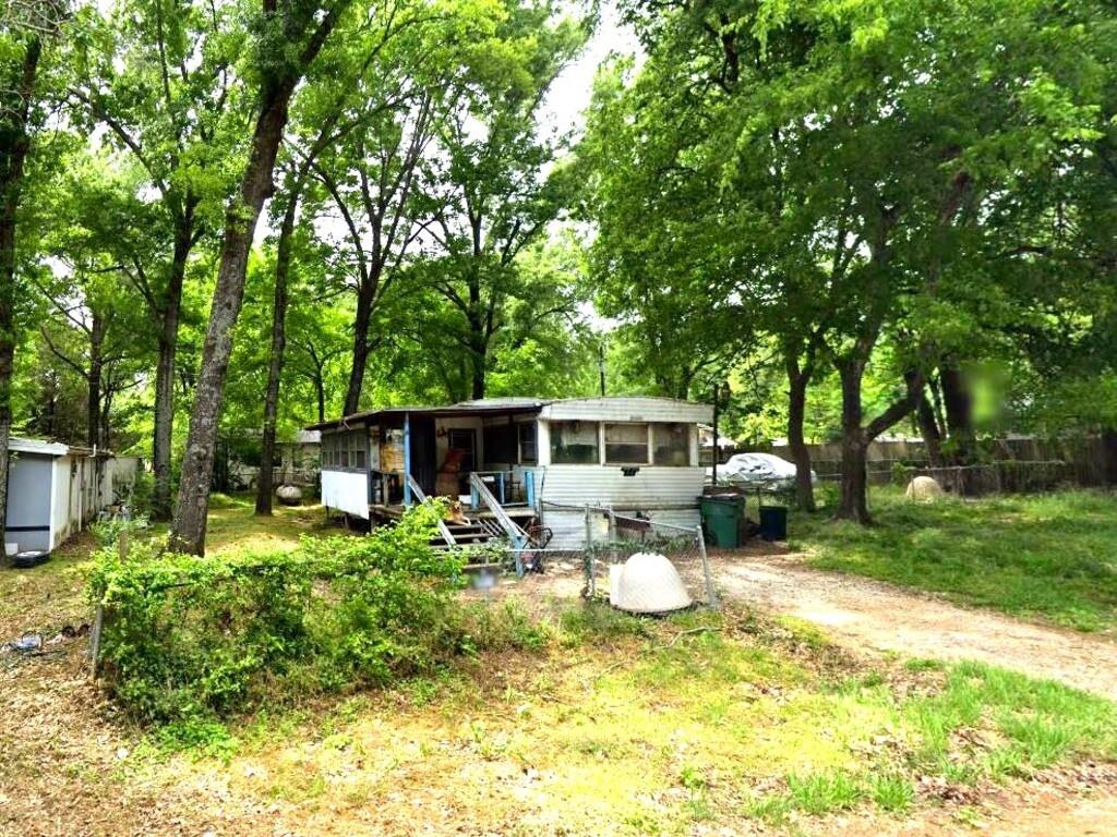 163 Seminole Loop Property Photo 4