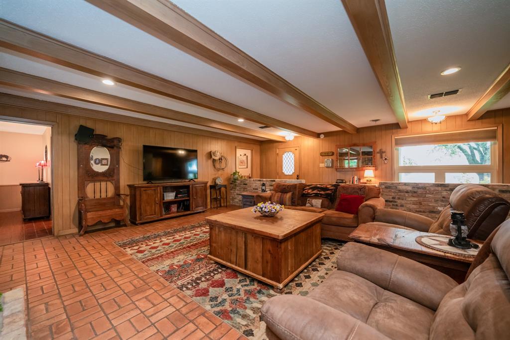1413 S Main Street Property Photo 5