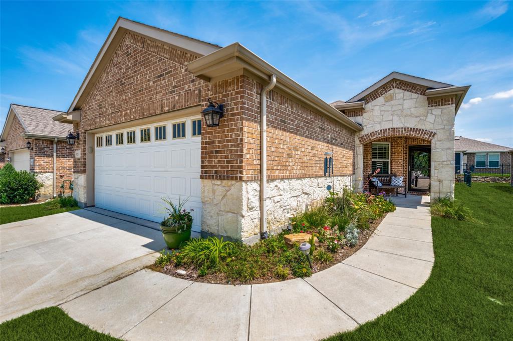 6726 Hickory Creek Drive Property Photo 1