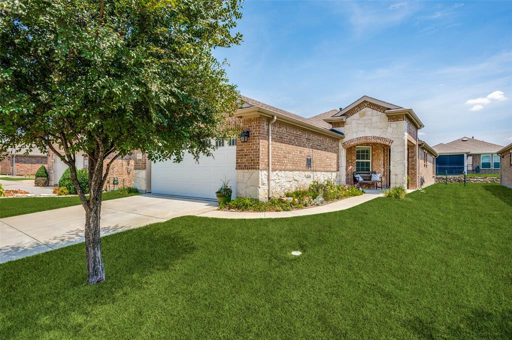 6726 Hickory Creek Drive Property Photo 3