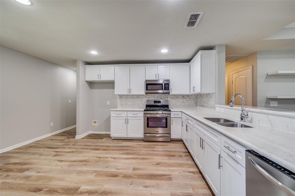 6726 Hickory Creek Drive Property Photo 4