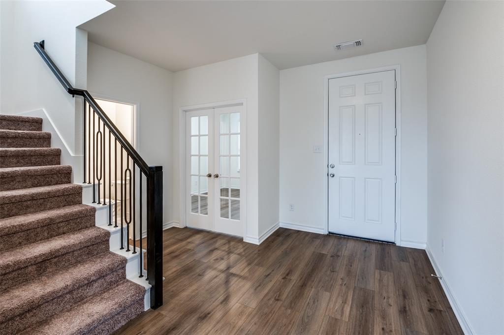 635 Windsor Drive Property Photo 3