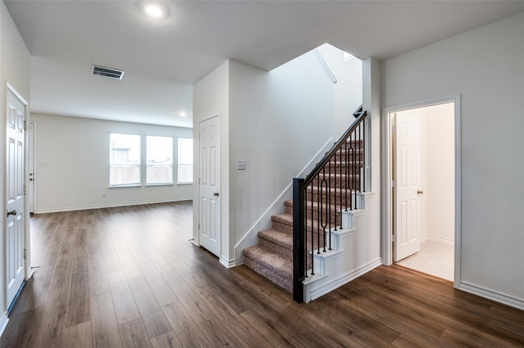 635 Windsor Drive Property Photo 4