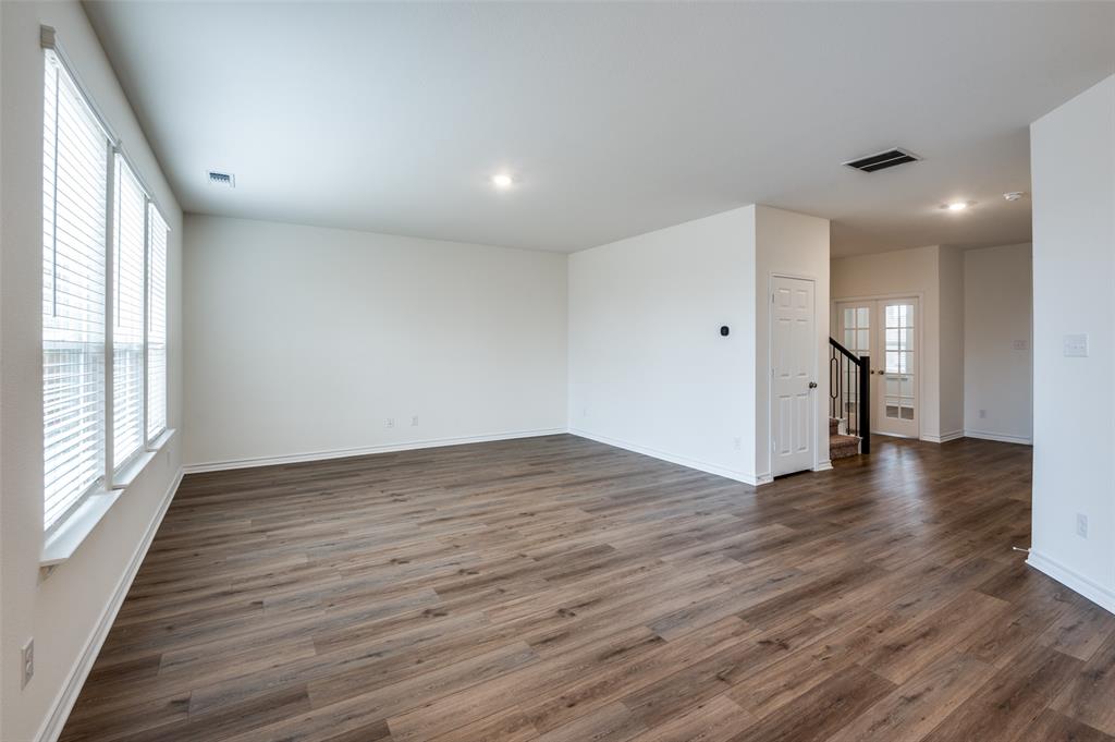 635 Windsor Drive Property Photo 8