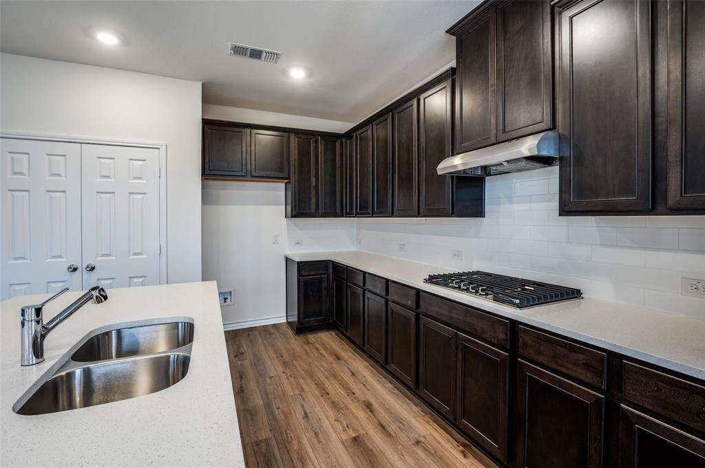635 Windsor Drive Property Photo 12