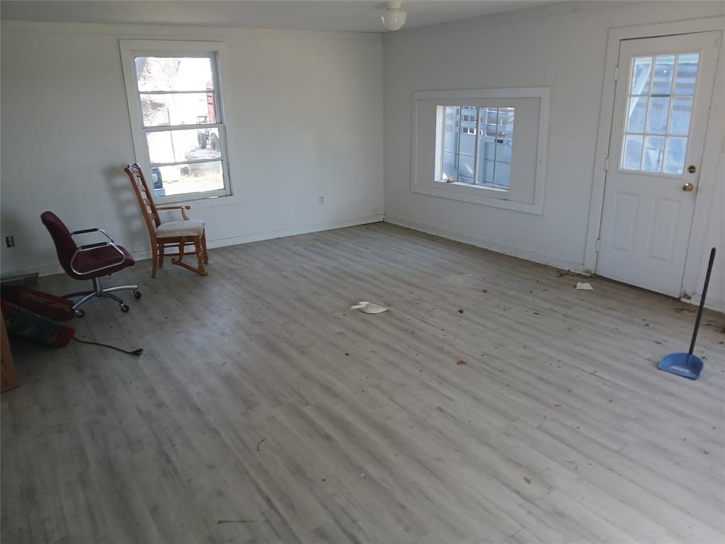 9820 E Highway 175 Property Photo 5