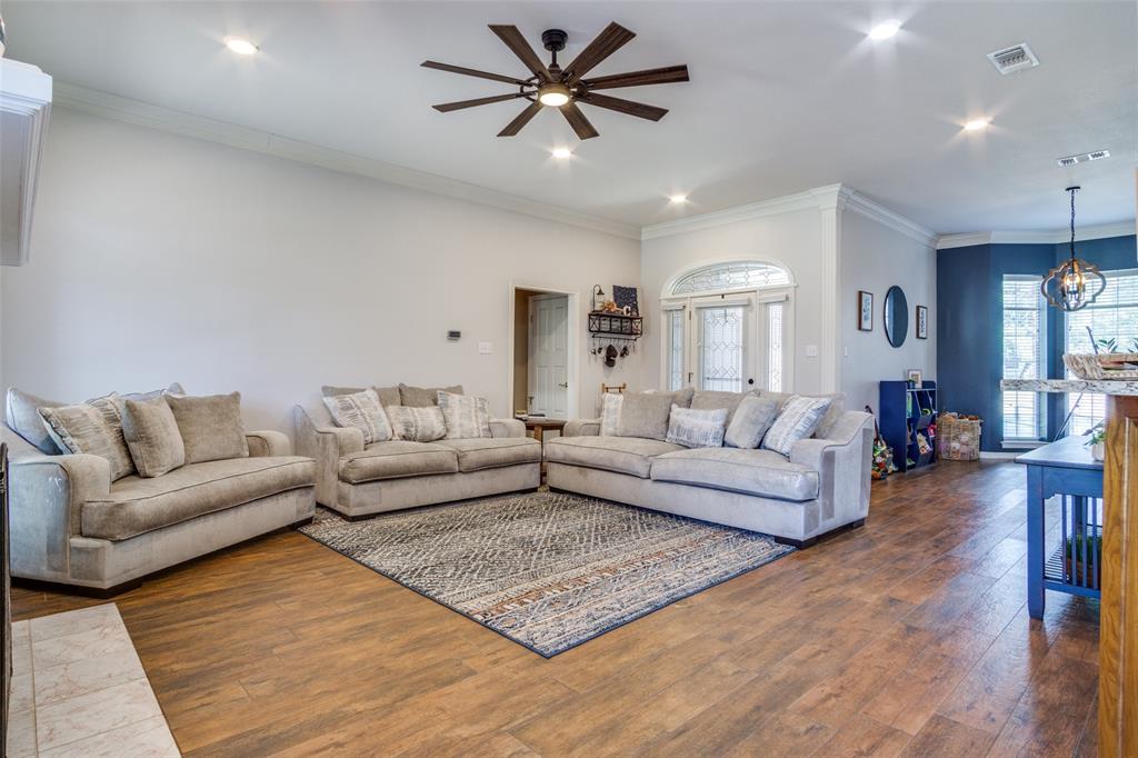 718 W Couts Street Property Photo 4