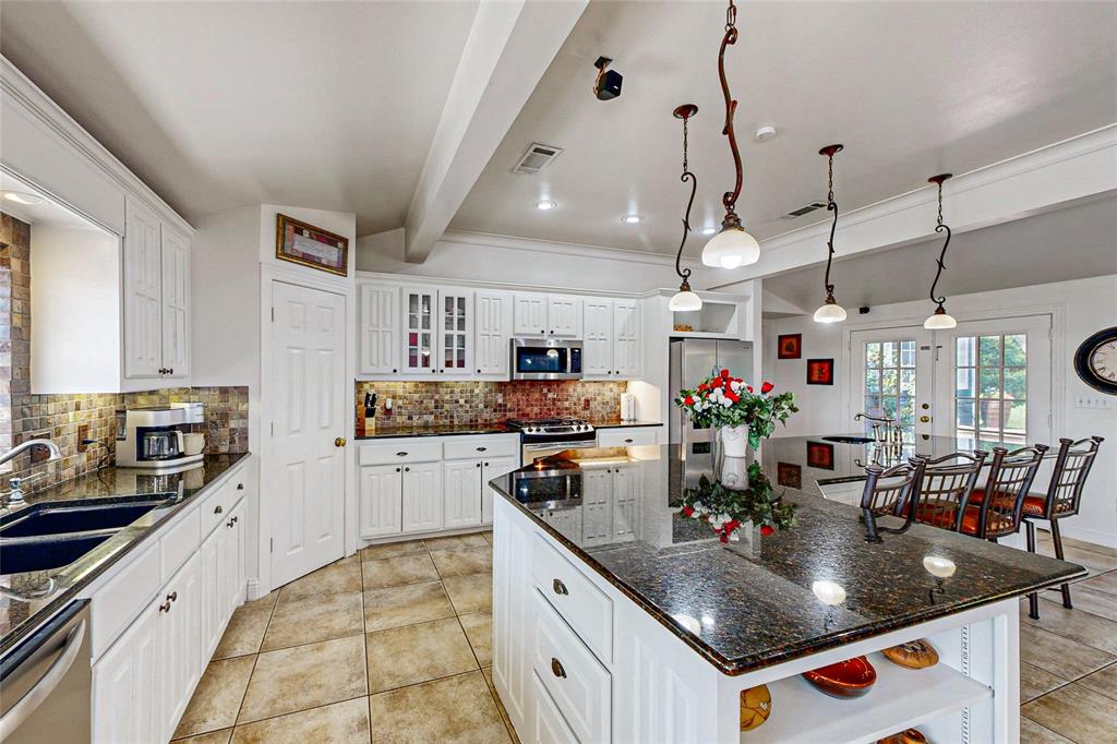 5525 Lyons Road Property Photo 8