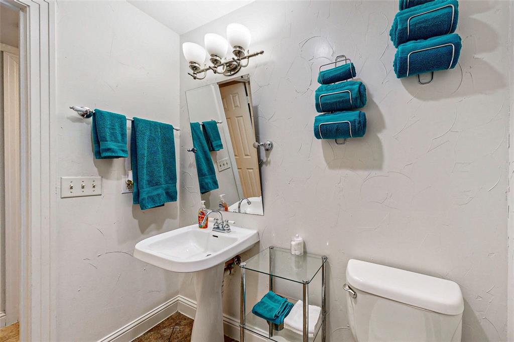 5525 Lyons Road Property Photo 12
