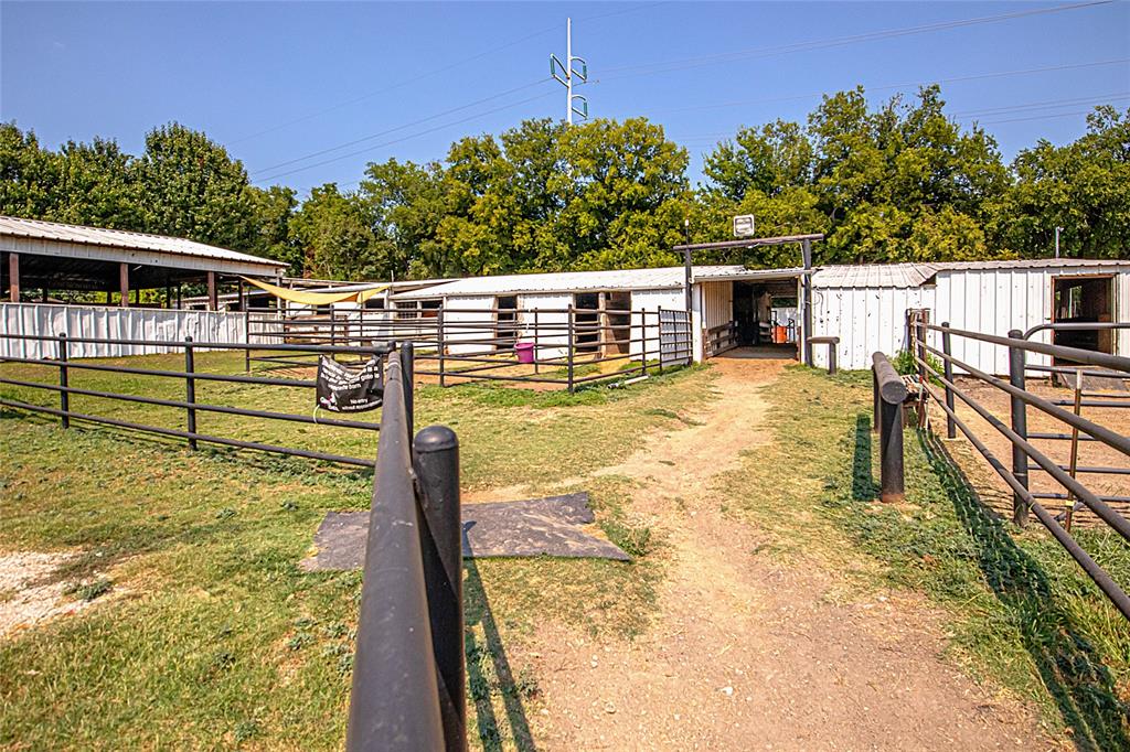 5525 Lyons Road Property Photo 23