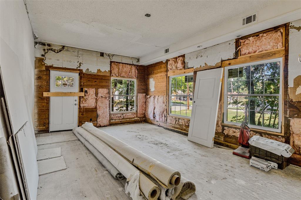 902 N Frances Street Property Photo 8